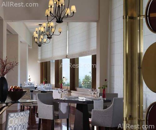 Amphitryon Hotel 8